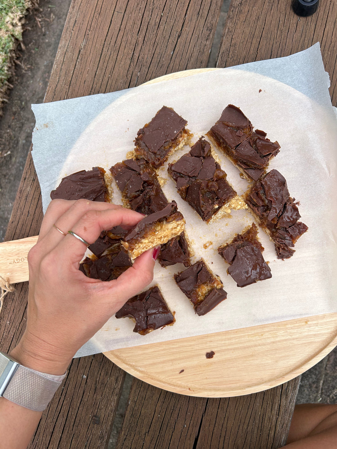 6 INGREDIENT CARAMEL SLICE