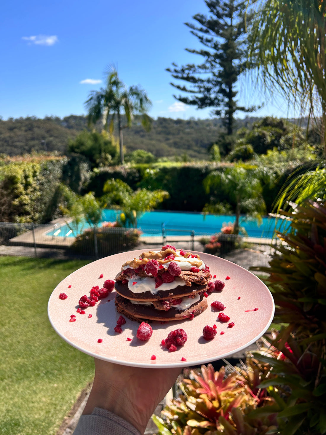 CHOCOLATE RASPBERRY PROTEIN PANCAKES